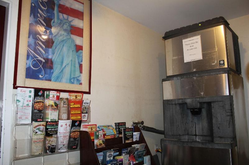 فندق على الطريق Liberty Inn