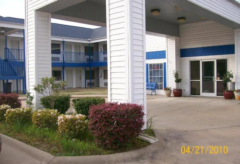 호텔 American Inn And Suites White Hall