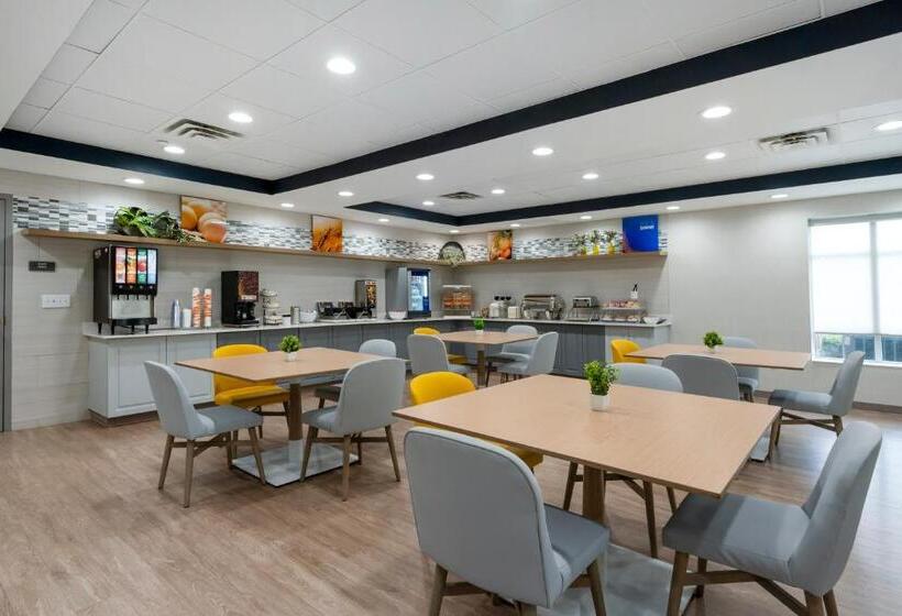 فندق Comfort Inn & Suites Hampton Near Coliseum