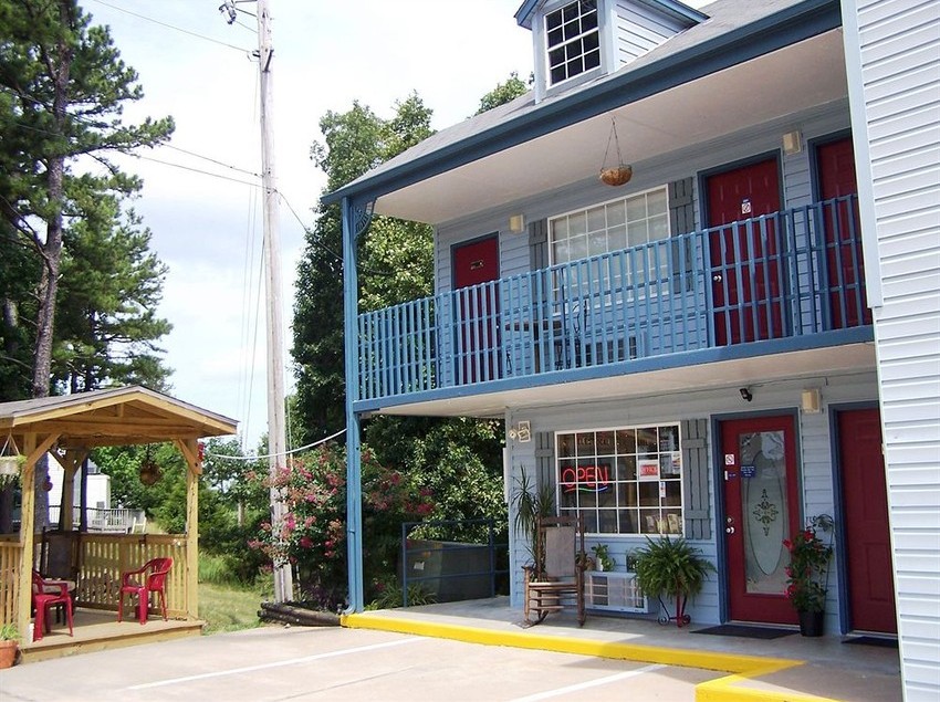 Eureka Suites Motel