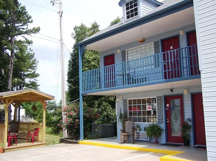 Eureka Suites Motel