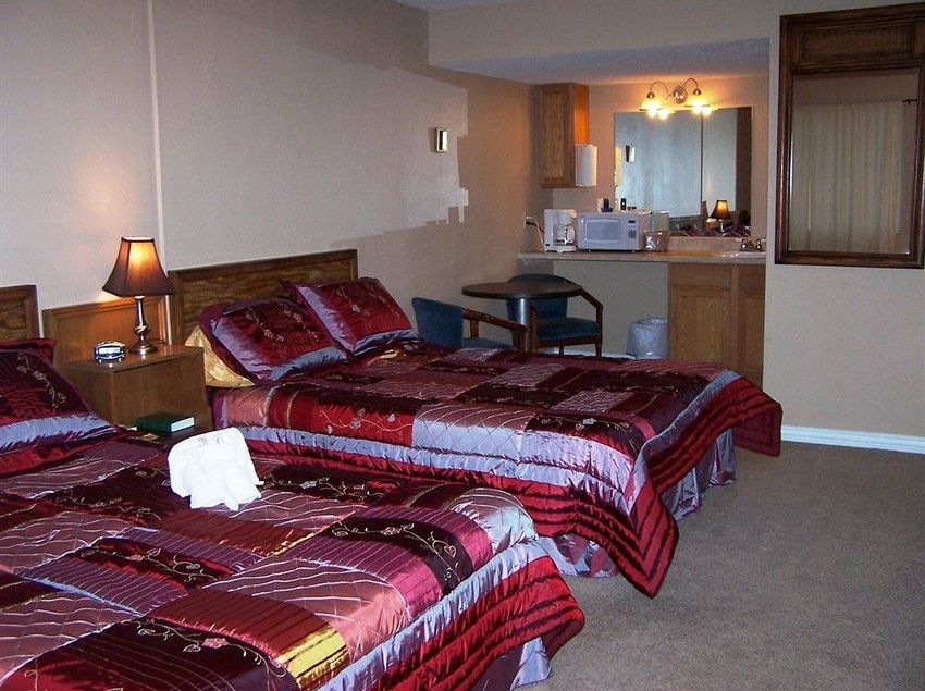 Eureka Suites Motel