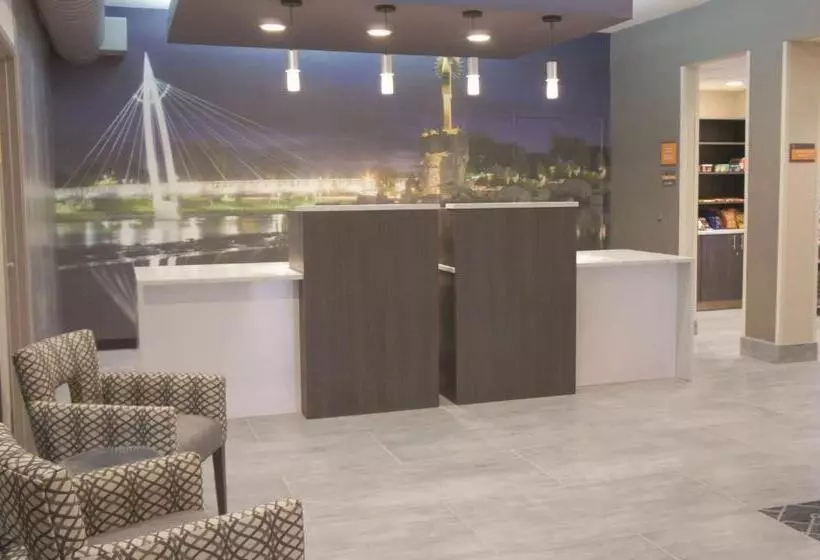 Отель La Quinta By Wyndham Wichita Airport