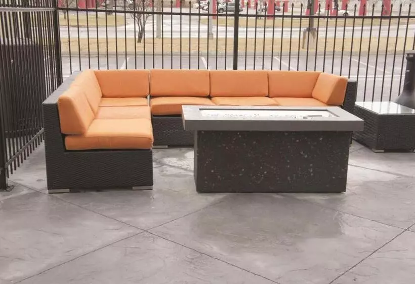 Отель La Quinta By Wyndham Wichita Airport