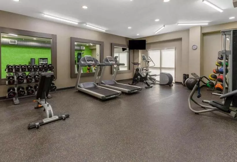 Отель La Quinta By Wyndham Wichita Airport