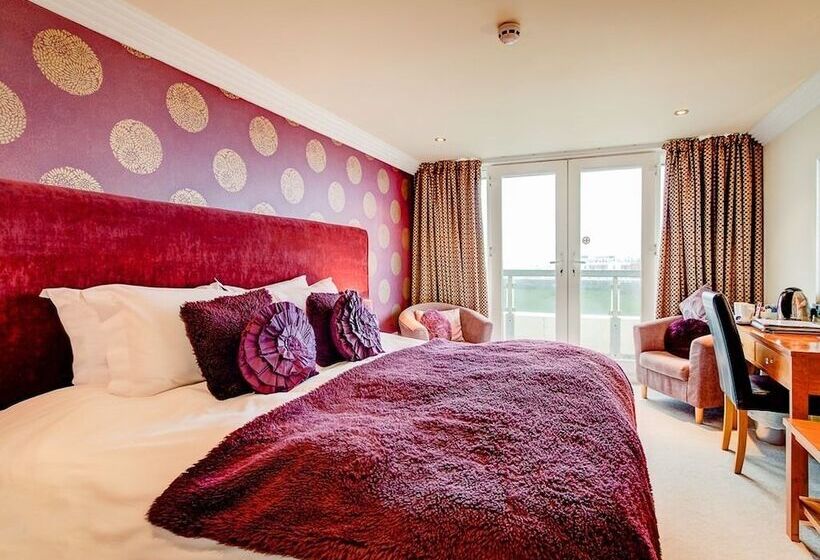 Hotel Number One South Beach