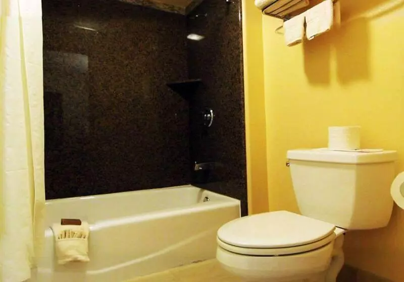 בית מלון כפרי Portofino Inn Burbank