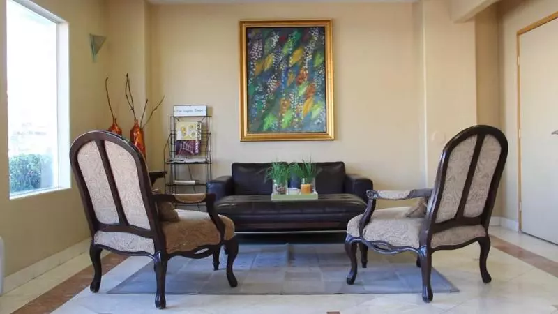 בית מלון כפרי Portofino Inn Burbank