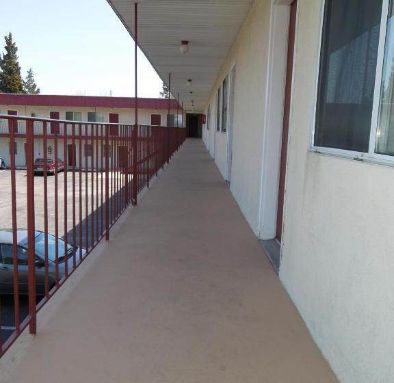 فندق على الطريق Starlite Motor Inn