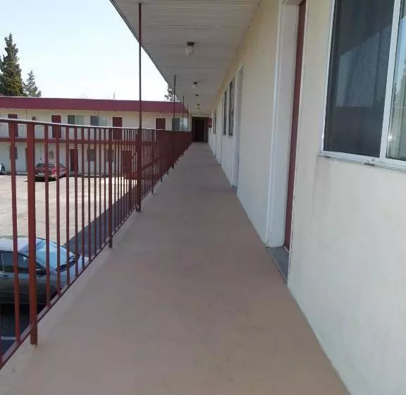 מוטל Starlite Motor Inn