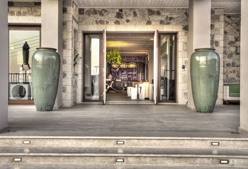 Salvator Villas & Spa