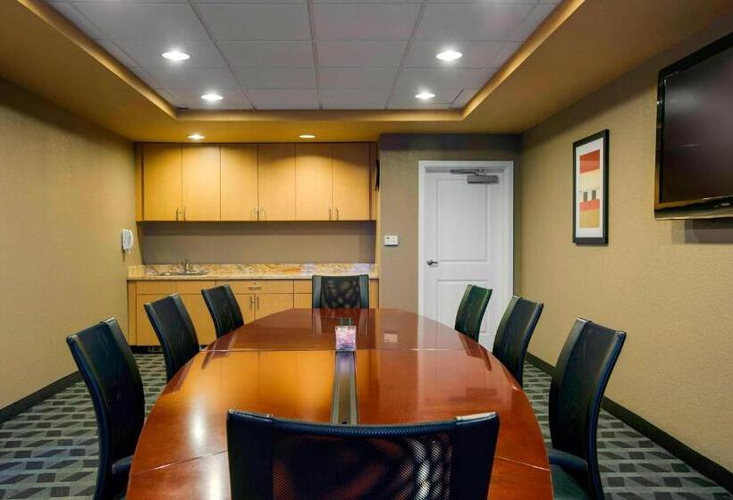 Towneplace Suites By Marriott Kansas City Overland Park