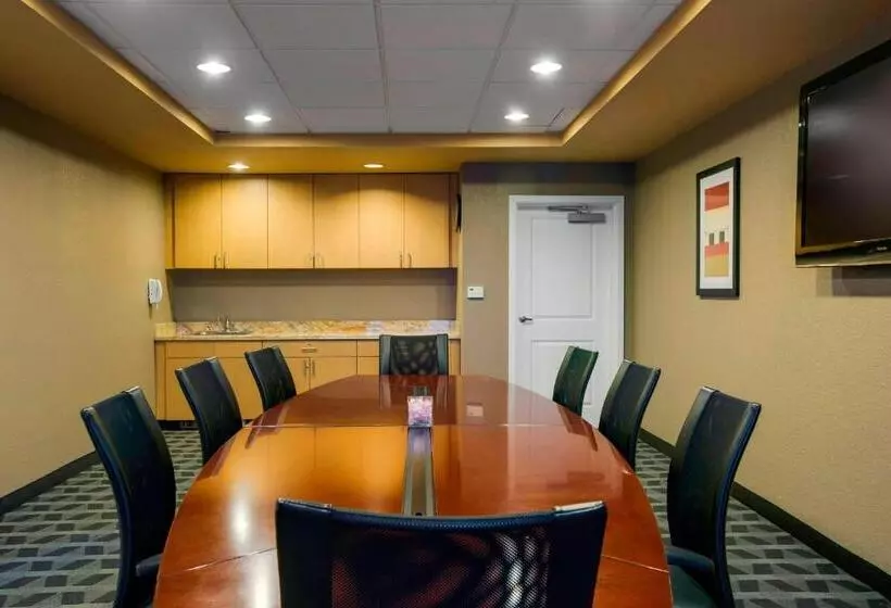 Towneplace Suites By Marriott Kansas City Overland Park