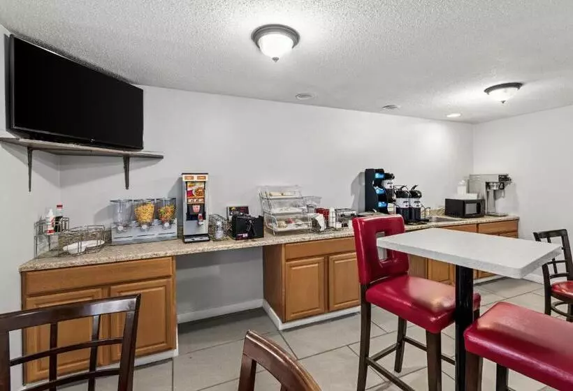 Отель Americas Best Value Inn Carlisle