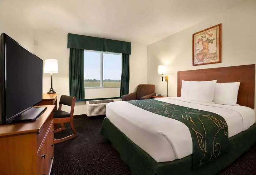 Отель Baymont By Wyndham Fremont