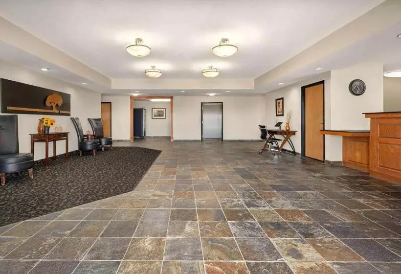 Отель Baymont By Wyndham Fremont