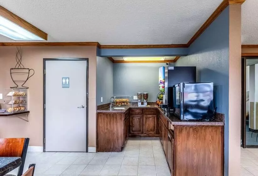 호텔 Econo Lodge Inn & Suites