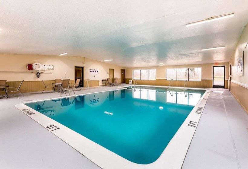 호텔 Econo Lodge Inn & Suites