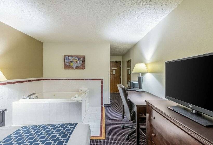 호텔 Econo Lodge Inn & Suites