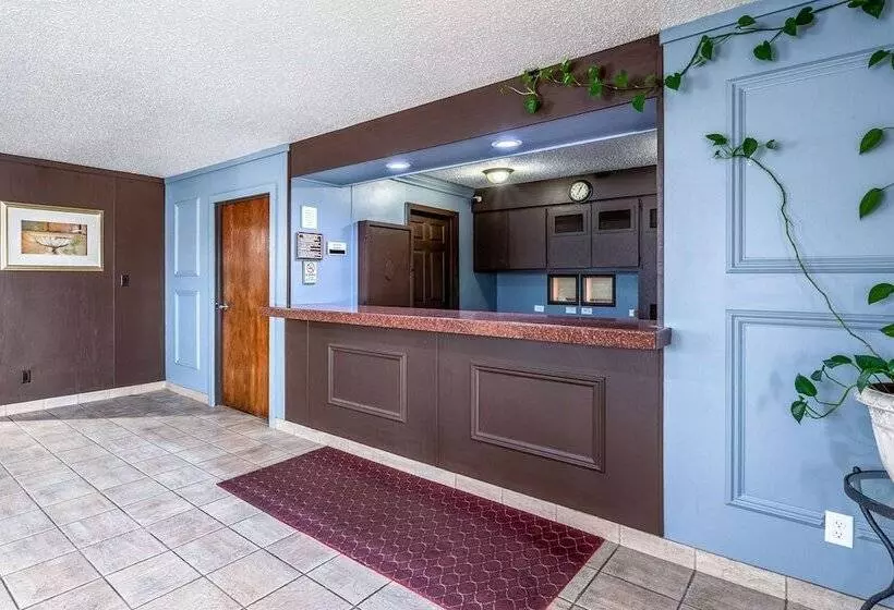 호텔 Econo Lodge Inn & Suites