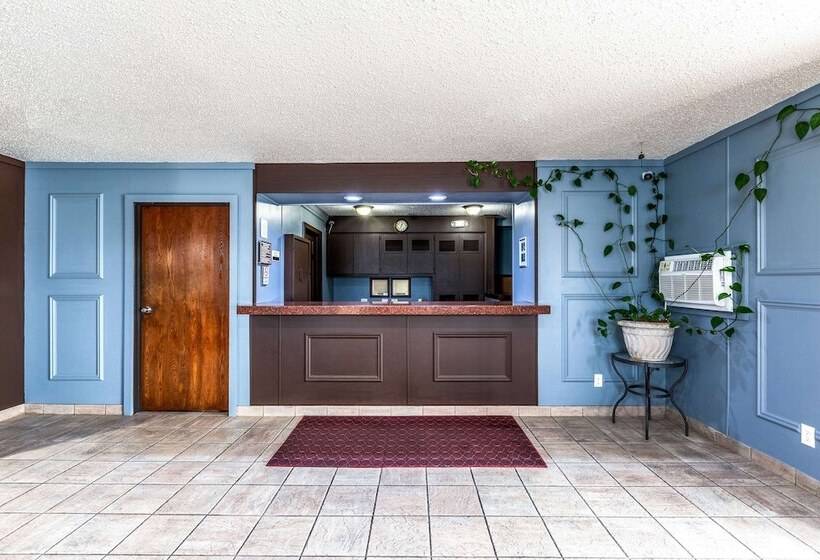 호텔 Econo Lodge Inn & Suites