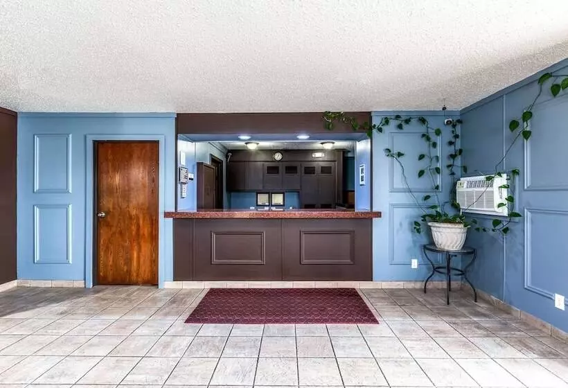 호텔 Econo Lodge Inn & Suites