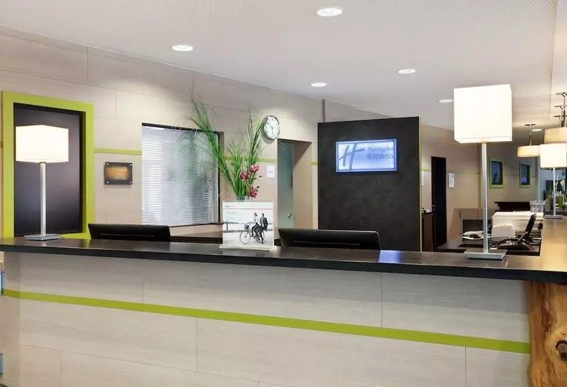 ホテル Holiday Inn Express Augsburg, An Ihg