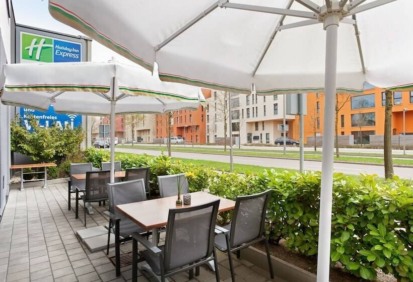 בית מלון כפרי Holiday Inn Express Augsburg, An Ihg