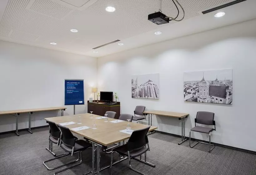 ホテル Holiday Inn Express Augsburg, An Ihg