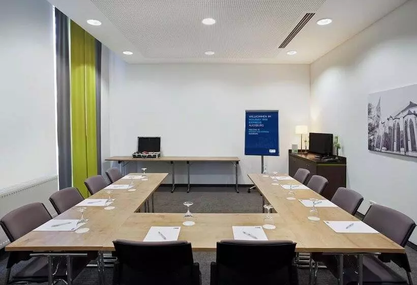 ホテル Holiday Inn Express Augsburg, An Ihg
