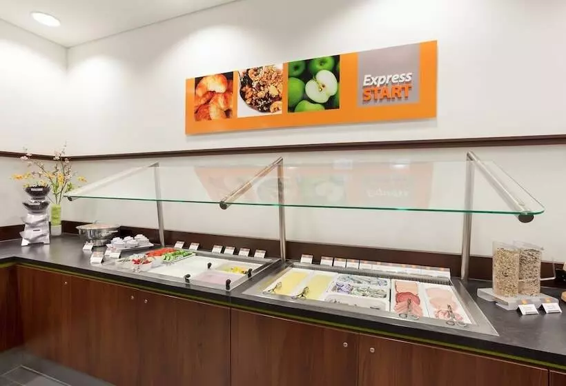 ホテル Holiday Inn Express Augsburg, An Ihg