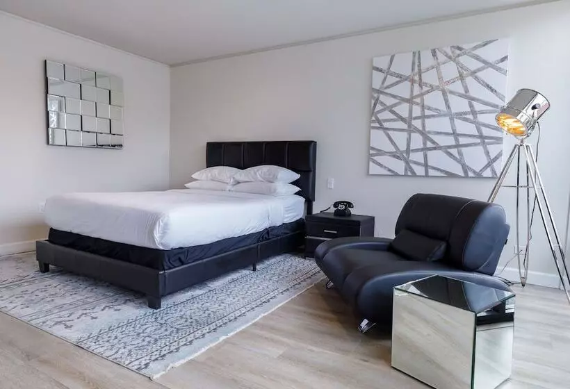 Отель Park Plaza Lodge