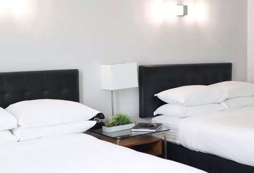 Отель Park Plaza Lodge