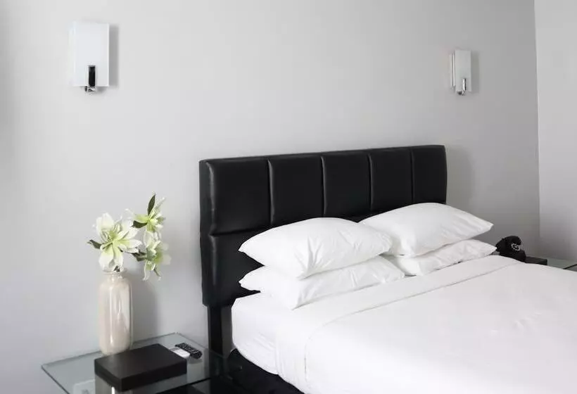 Отель Park Plaza Lodge