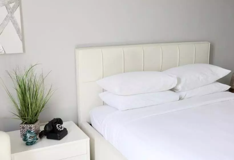 Отель Park Plaza Lodge