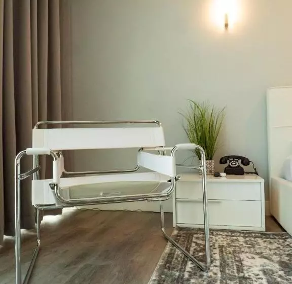 Отель Park Plaza Lodge