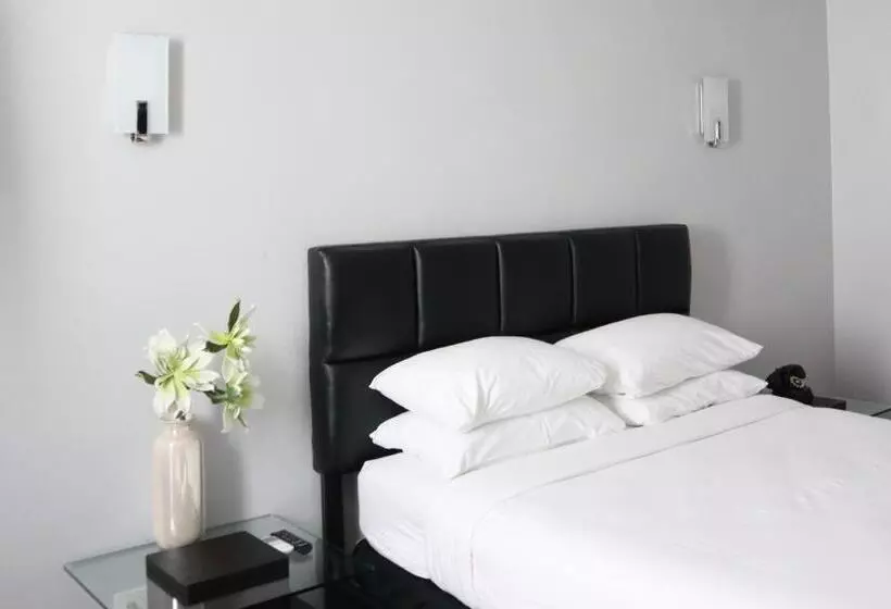 Отель Park Plaza Lodge