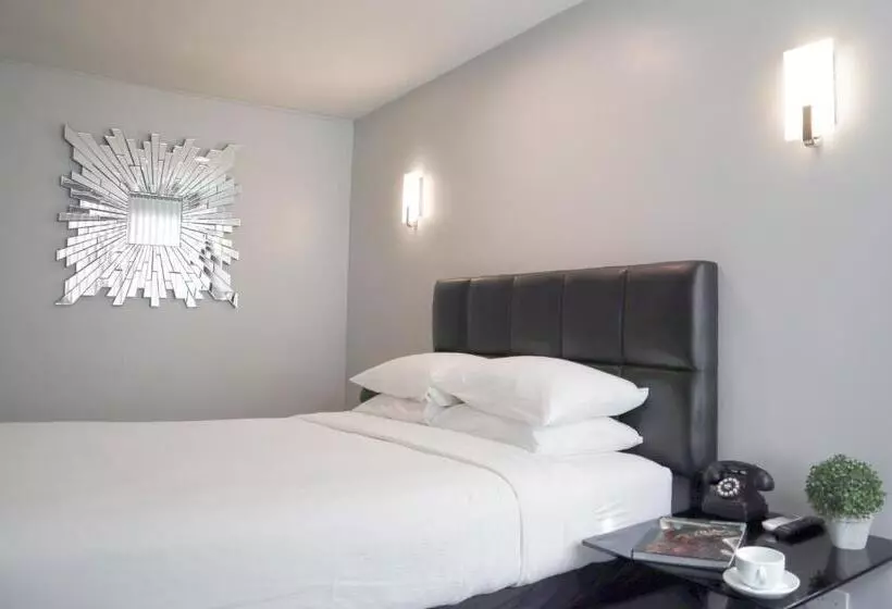 Отель Park Plaza Lodge