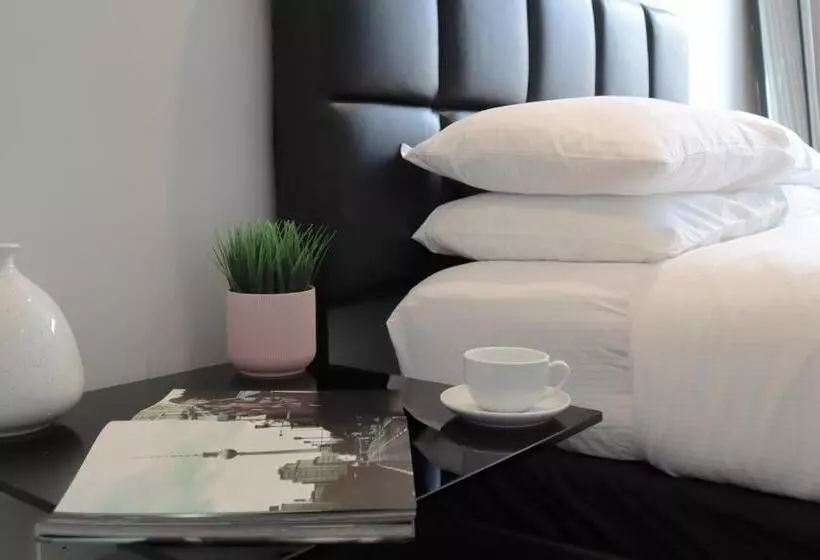 Отель Park Plaza Lodge