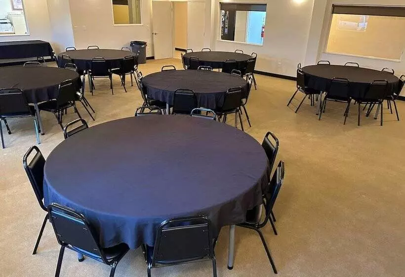 فندق Peppermill Empress Inn