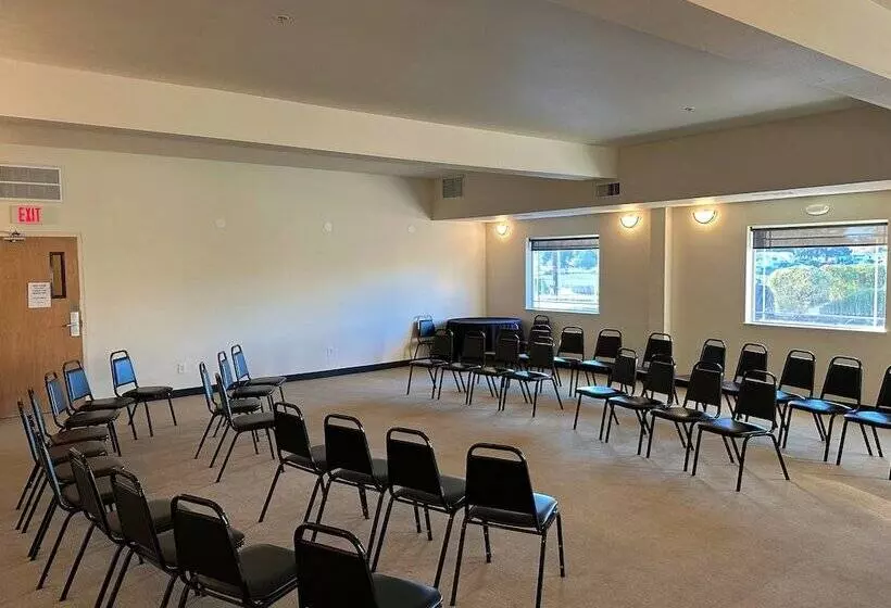 فندق Peppermill Empress Inn