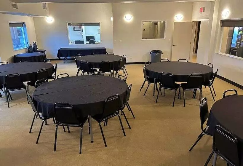 فندق Peppermill Empress Inn