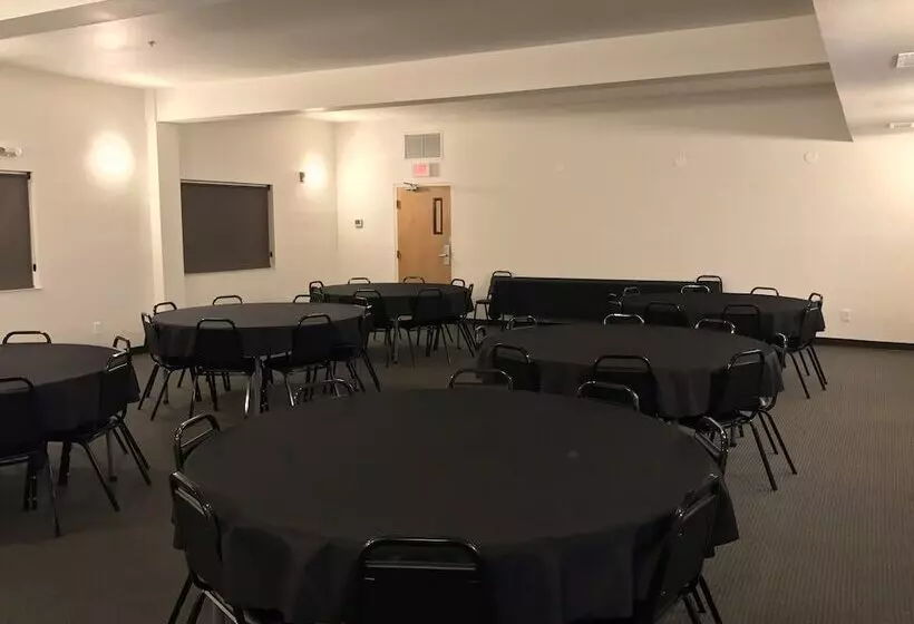 فندق Peppermill Empress Inn