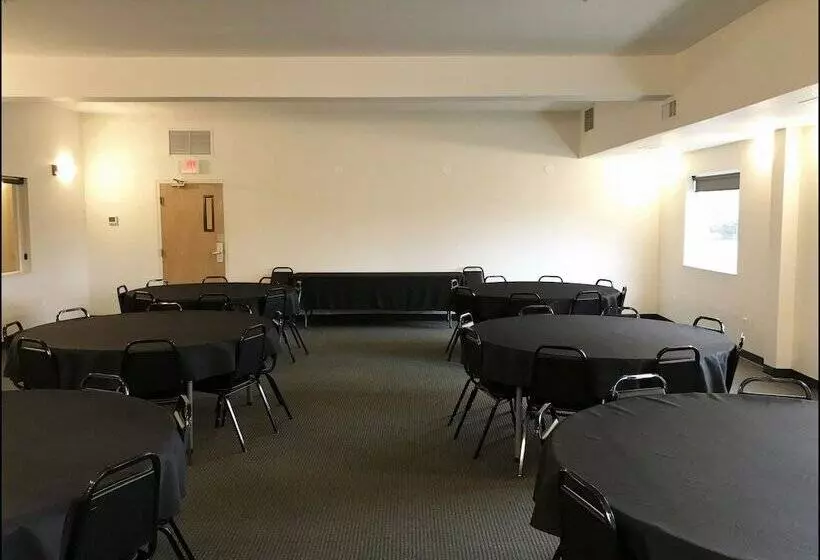 فندق Peppermill Empress Inn