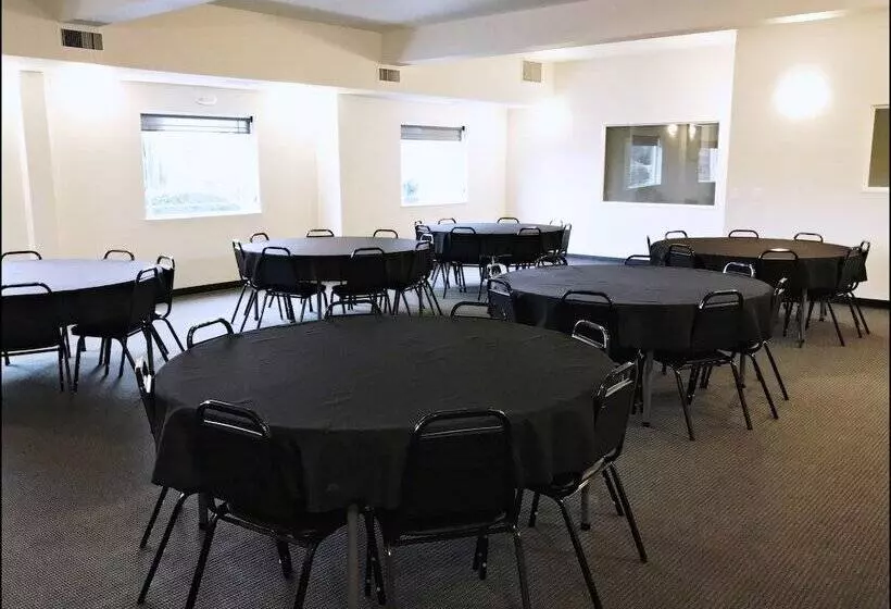 فندق Peppermill Empress Inn