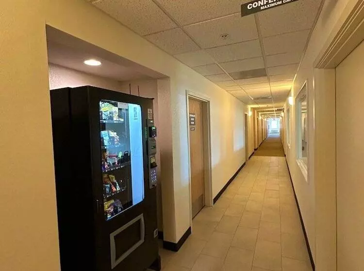 فندق Peppermill Empress Inn