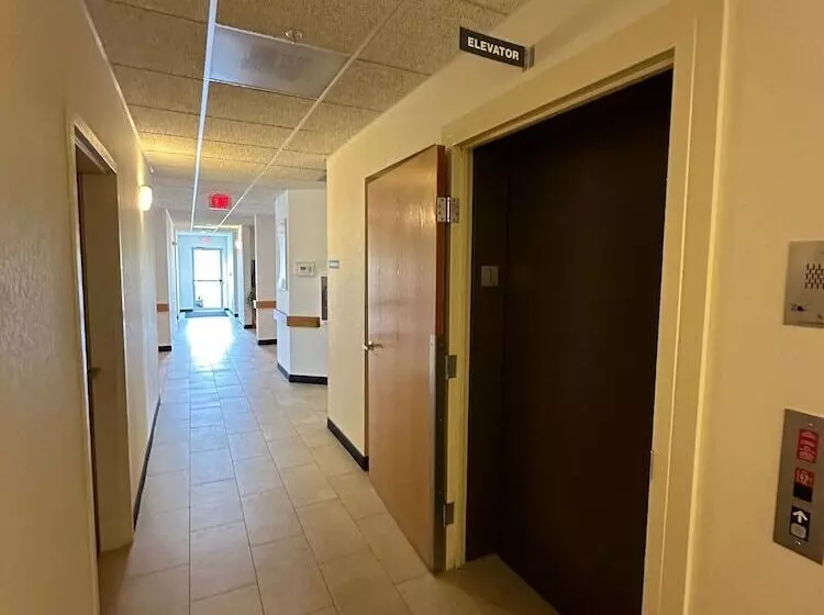 فندق Peppermill Empress Inn