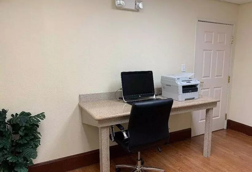 Отель Hawthorn Extended Stay By Wyndham Hobbs