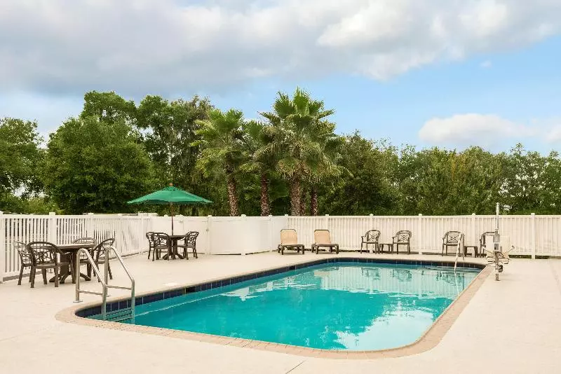 Seffner Inn And Suites