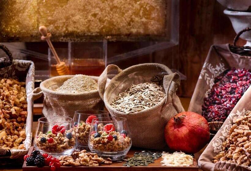 Отель Swissôtel Living Al Ghurair Dubai